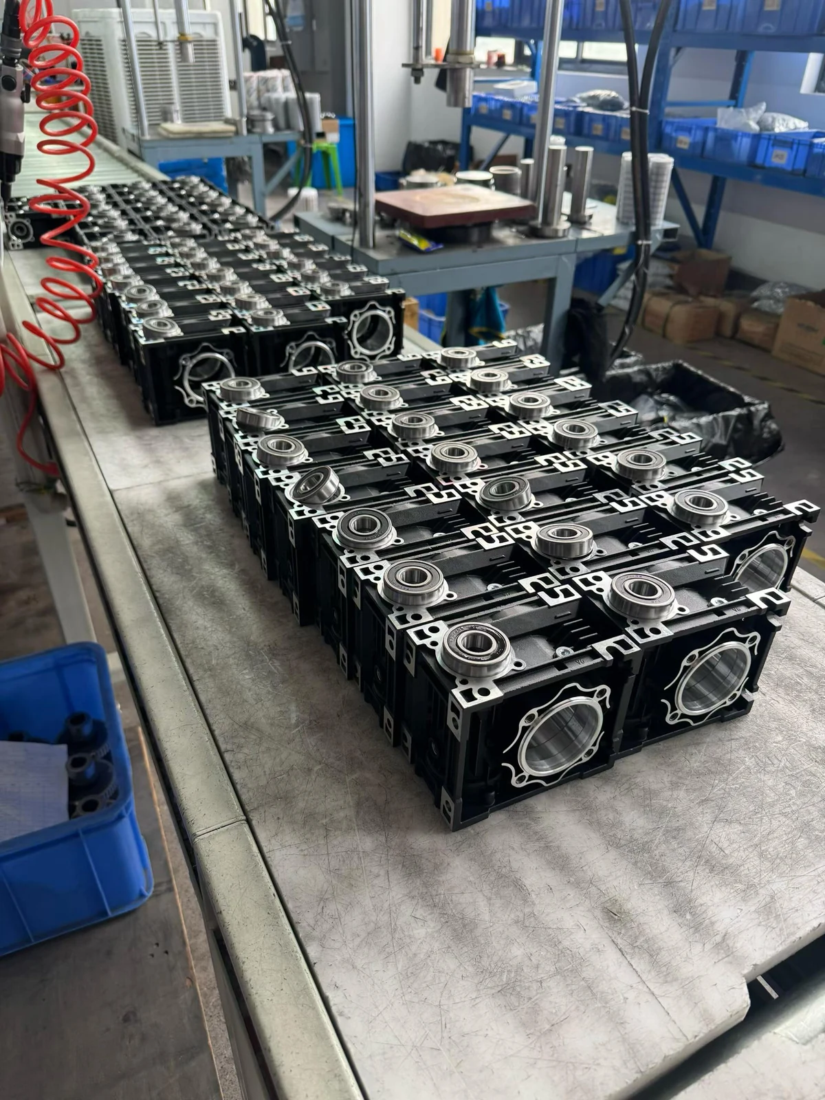 Gearbox housings and bearings prepared at an assembly station
