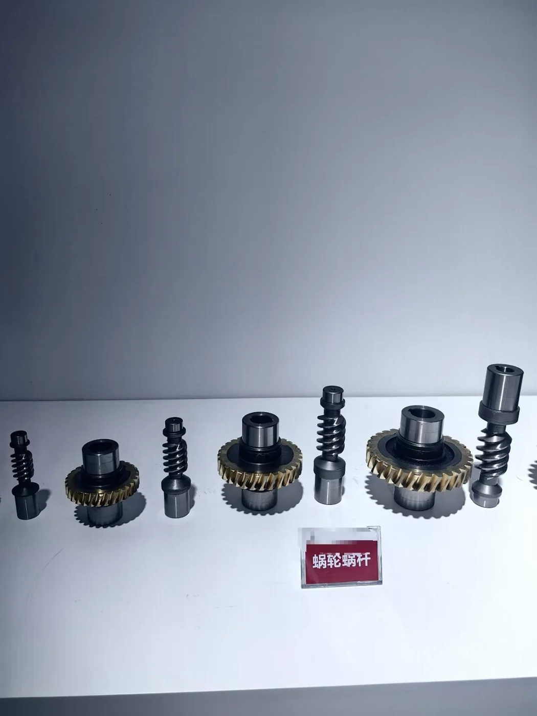 Worm gearbox breather plug replacement steps for preventing internal pressure and oil leakage