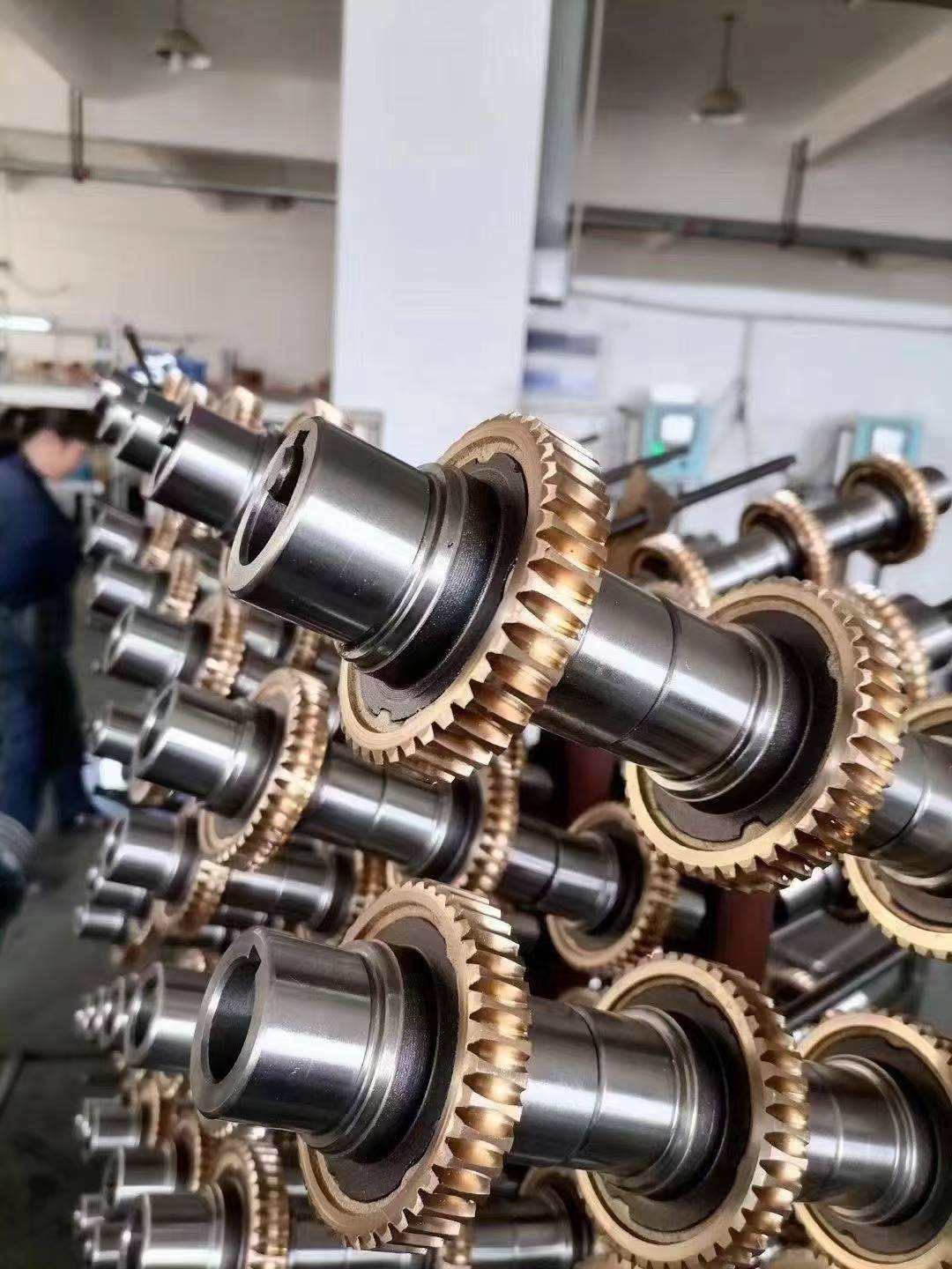 Bronze worm wheels assembled on steel shafts in the SMK production workshop